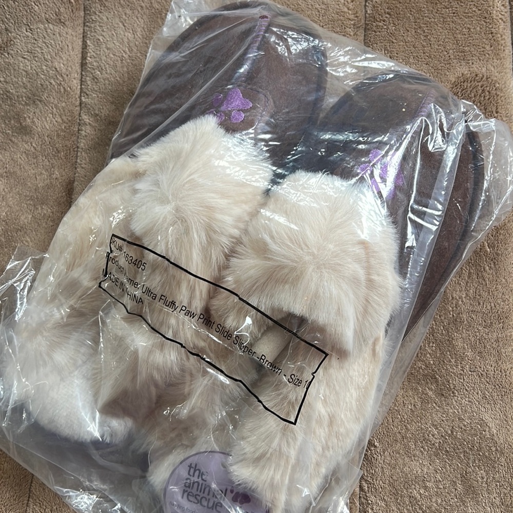 BRAND NEW Size 10 Animal Rescue Site Slippers